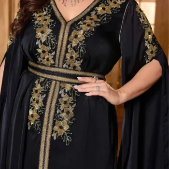 قفطان أنيق باللون الأسود مطرّز بالذهبي